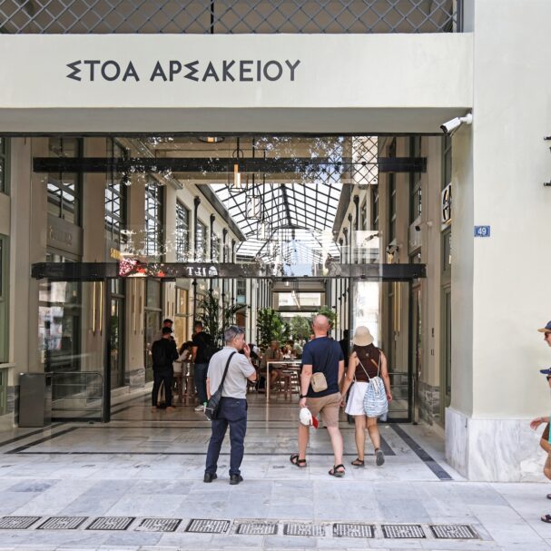 στοά-αρσακείου-το-ηλεκτροσόκ-που-πε-564369568