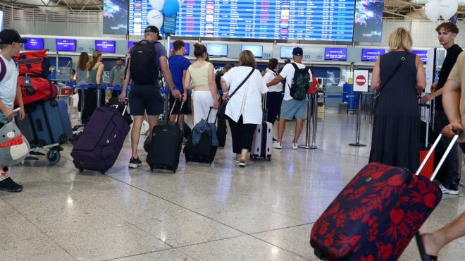 τουρισμός-ρεκόρ-αφίξεων-αλλά-μείωση-σ-564342196