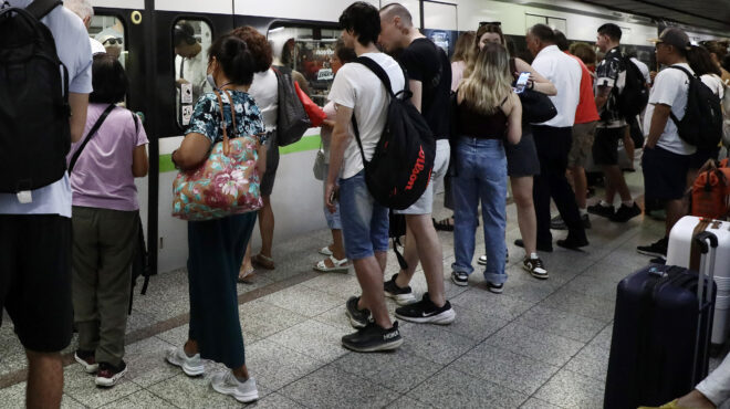 βεντάλιες-πετσέτες-και-ηλεκτρολύτες-564360118