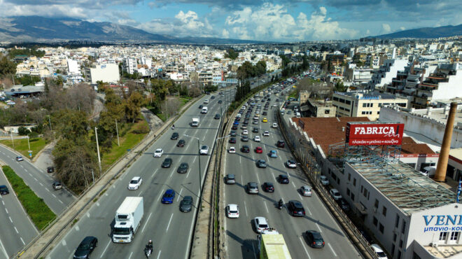 εξοδος-αδειούχων-μποτιλιάρισμα-στ-564350635