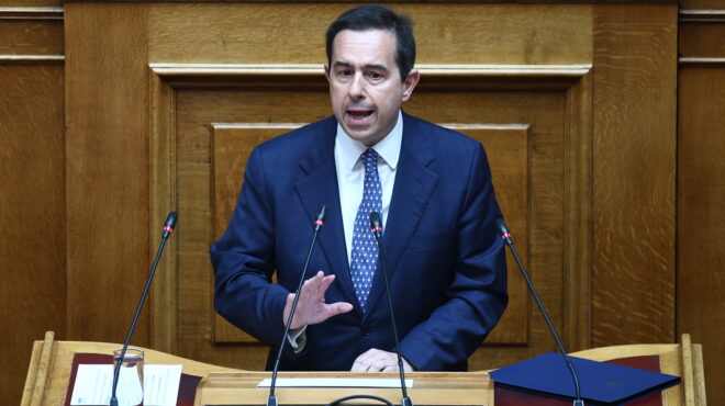 ν-δ-επανέρχεται-στη-θέση-του-κοινοβουλ-564355096