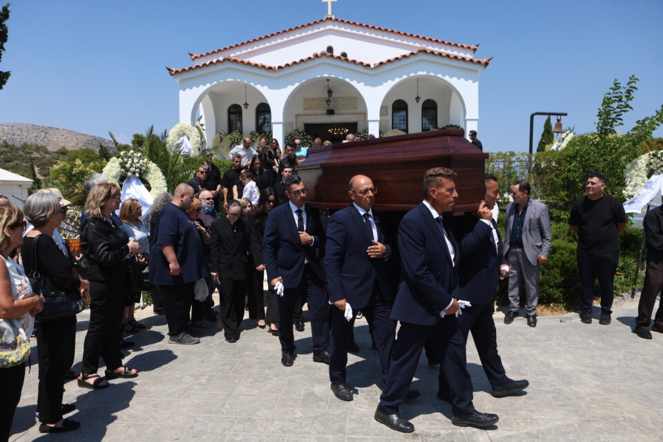 Το τελευταίο αντίο στον Βασίλη Λεβέντη – Εικόνες-2
