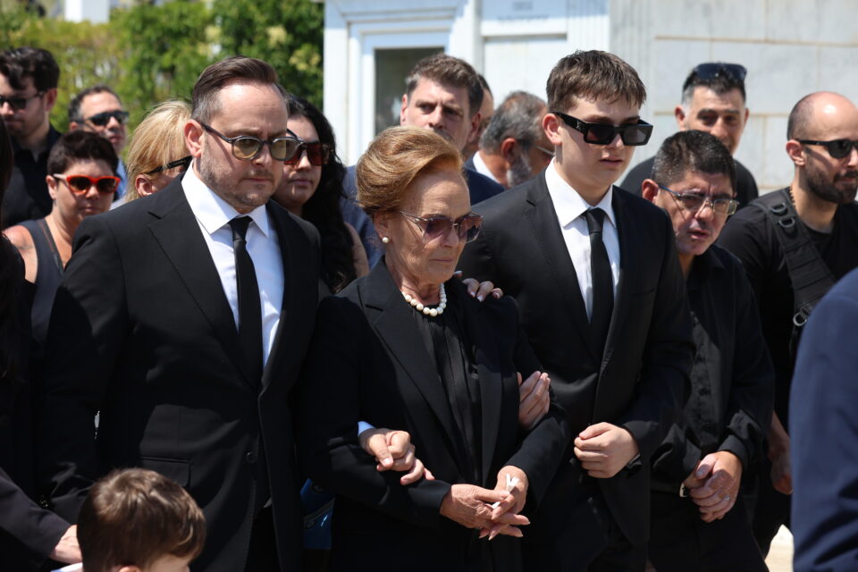Το τελευταίο αντίο στον Βασίλη Λεβέντη – Εικόνες-1