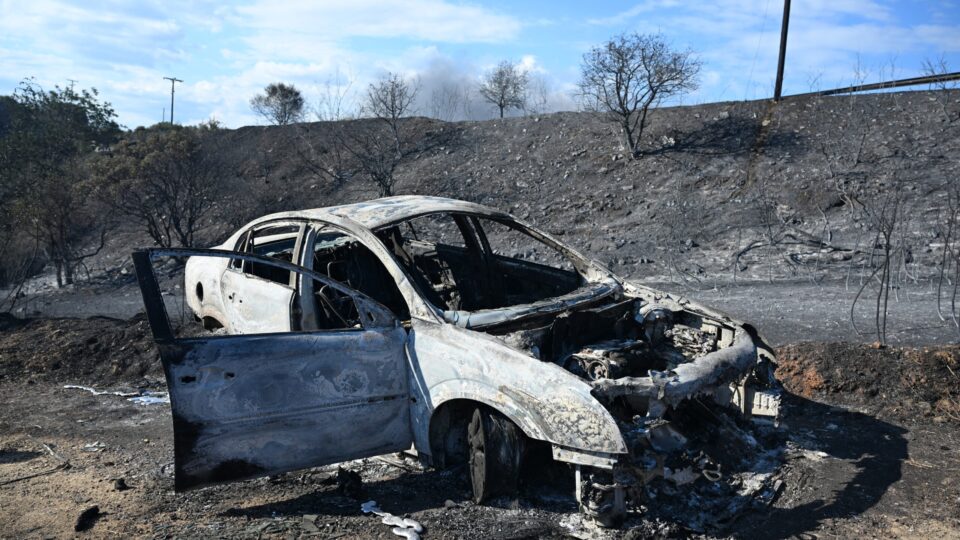 Οριοθετήθηκε η πυρκαγιά στο Ωραιόκαστρο – Δύσκολη επιχείρηση στο εργοστάσιο ανακύκλωσης-3