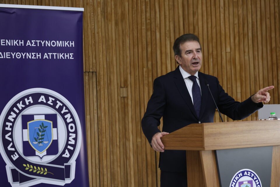 Τέλος το «ροζ μπλοκάκι» της Τροχαίας: Κλήσεις με τάμπλετ, έλεγχοι σε πραγματικό χρόνο-1