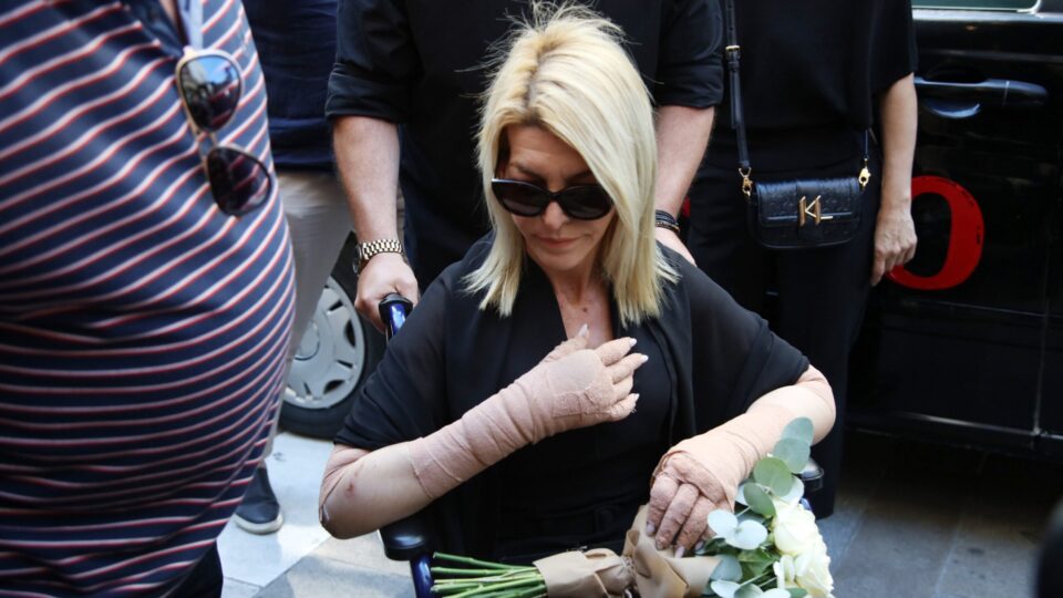 «Ανθρωποι σκοτεινοί βύθισαν την οικογένεια σε ένα βαθύ πηγάδι πένθους» – Ολοκληρώθηκε η εξόδιος ακολουθία της Βάγιας Νέστορα-2
