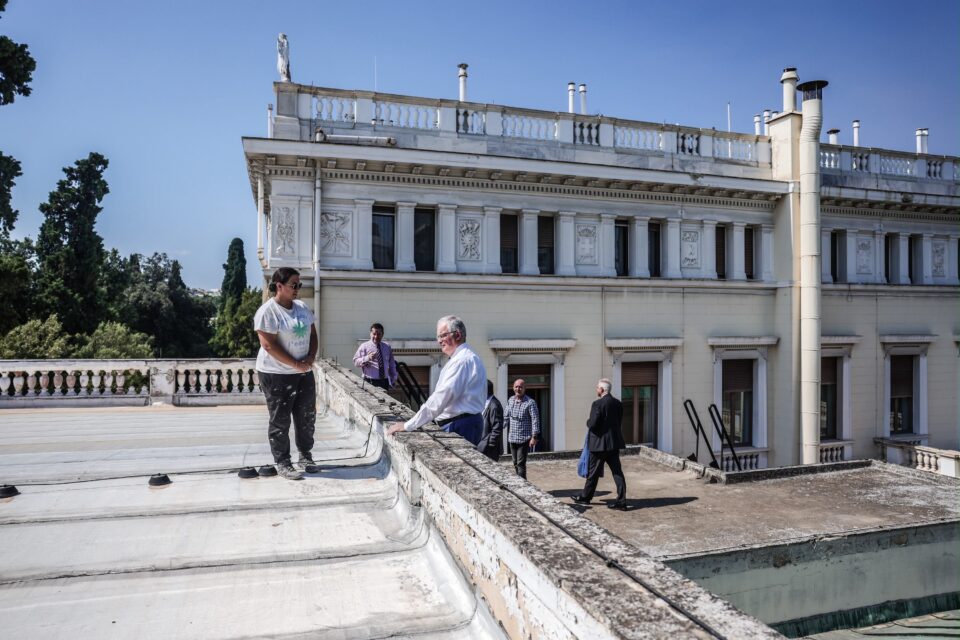 Προεδρικό Μέγαρο: Εργασίες συντήρησης και αποκατάστασης στη στέγη του κτιρίου (εικόνες)-2