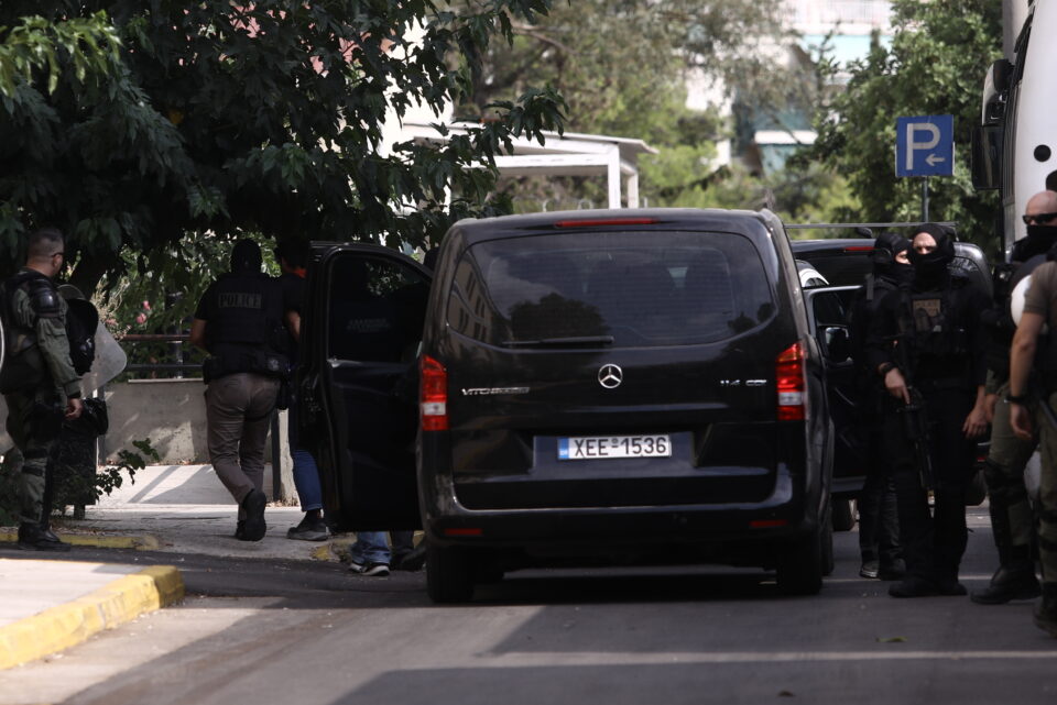 Marfin: Στην Ευελπίδων οι συλληφθέντες – Κατηγορούνται για ανθρωποκτονία από πρόθεση κατά συρροή-3