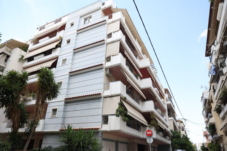 Πειραιάς: 28χρονος και 27χρονη βρέθηκαν νεκροί σε αυτοκίνητο μέσα σε γκαράζ σπιτιού-1