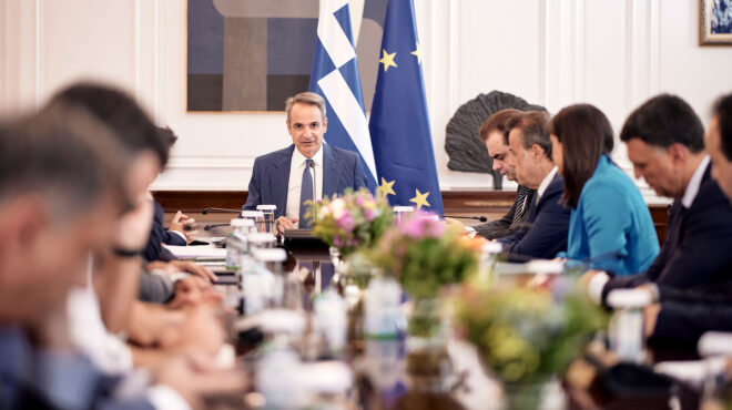 ν-δ-με-το-βλέμμα-στο-κρίσιμο-1-564361306