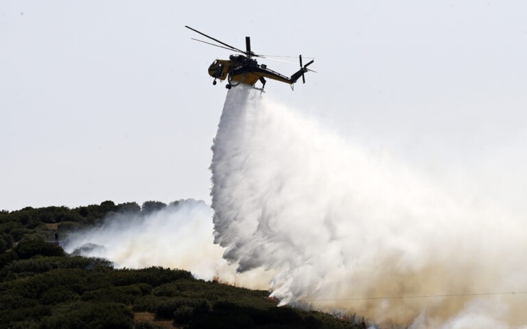 μάχη-με-τις-φλόγες-σε-όλη-τη-χώρα-τρει-564373357