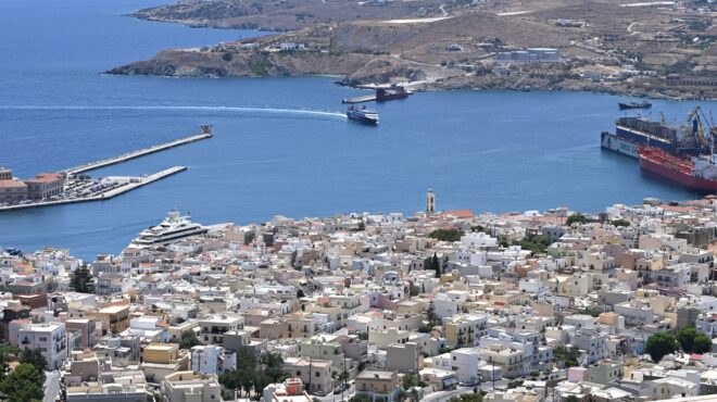 σύρος-συνελήφθη-και-η-σύζυγος-του-άνδρ-564364441