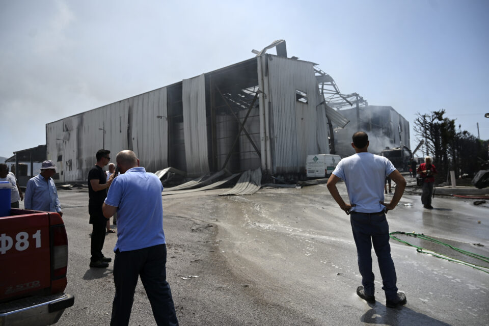 Εξαμίλια: Τρεις συλλήψεις για τη φονική έκρηξη στο εργοστάσιο-1