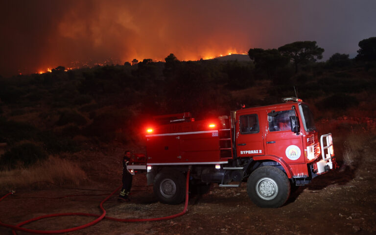 live-φωτιές-ολες-οι-εξελίξεις-από-τα-πύριν-564378862