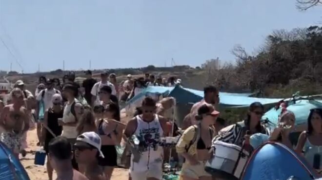 καλοκαιρινές-καρτ-ποστάλ-χωρίς-φίλτρ-564376972
