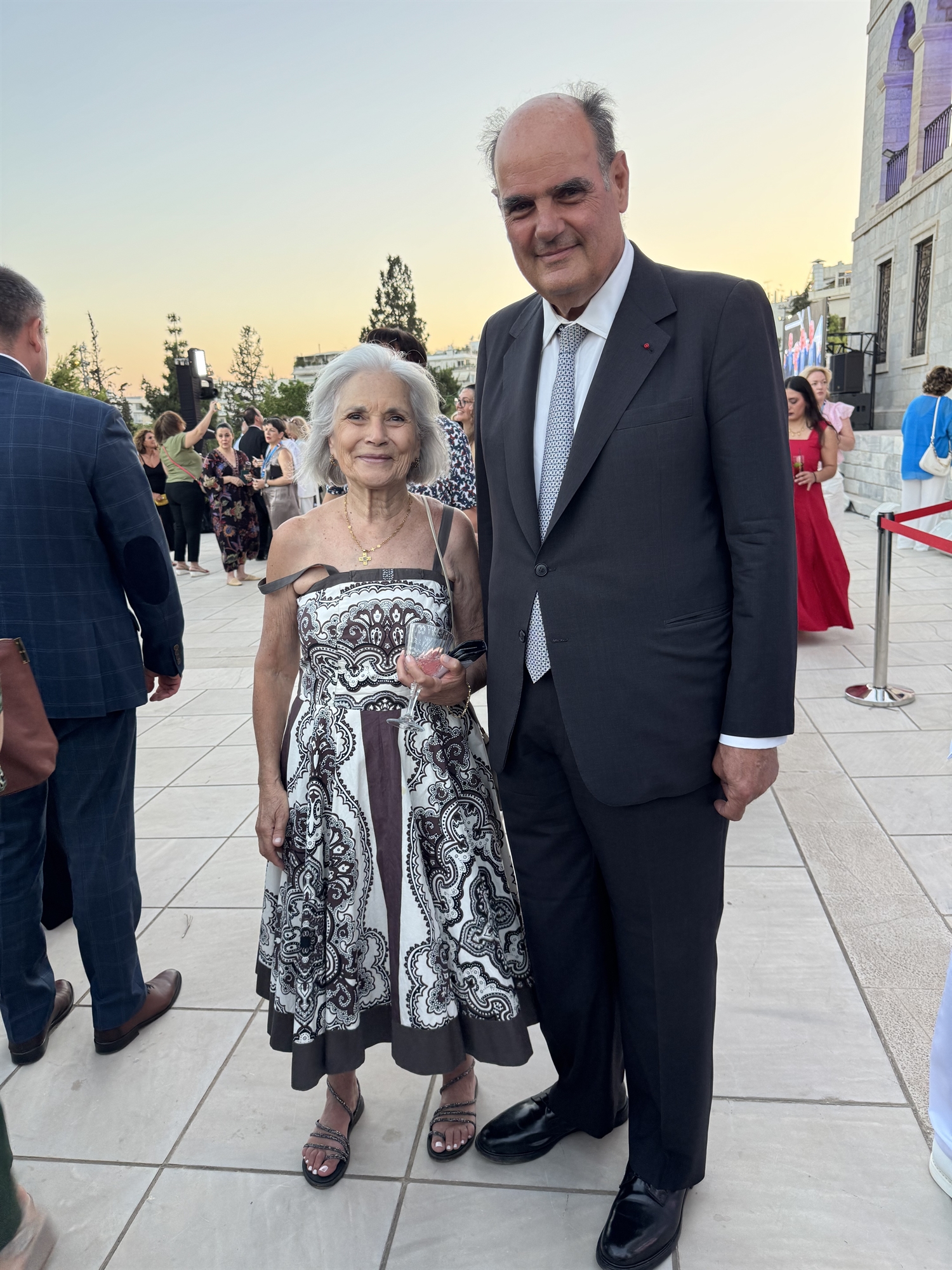 Κοσμοσυρροή στη δεξίωση για την εθνική εορτή της Γαλλίας-3