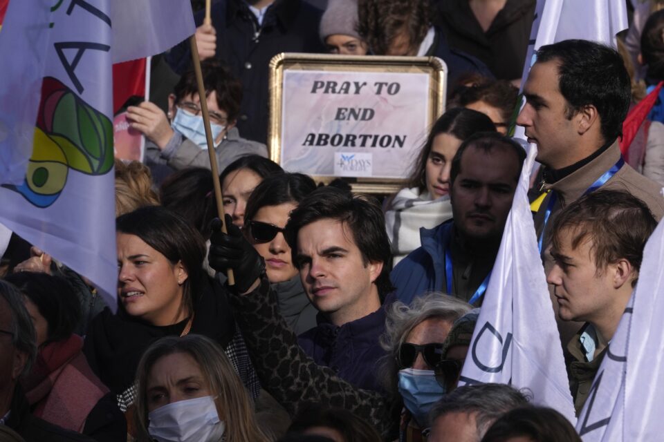 Κλιματιστικά, αμβλώσεις και κυνήγι διχάζουν τους Ευρωπαίους-2