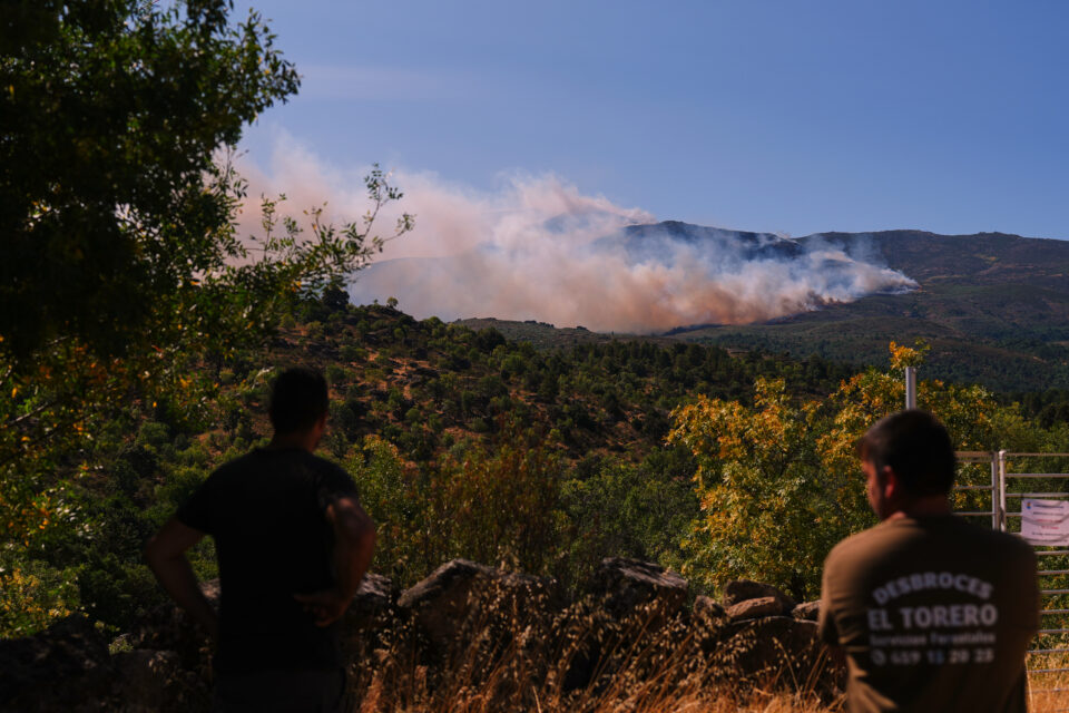 Εκτός ελέγχου τα πύρινα μέτωπα σε Ισπανία και Γαλλία-1