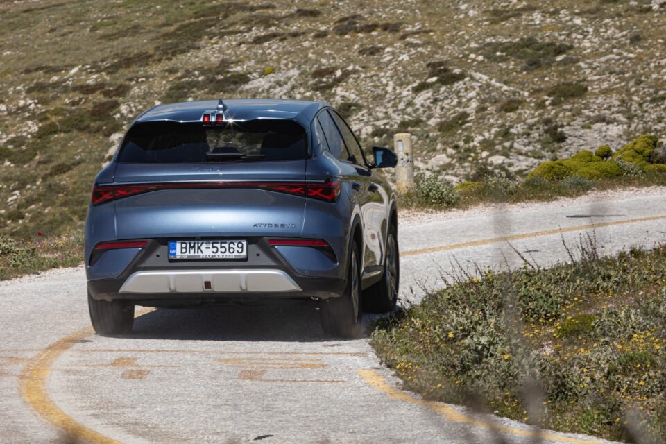 Διαφορετικοί κόσμοι: BYD Atto 3 EVO vs Nissan Qashqai e-Power vs Toyota C-HR PHEV-13