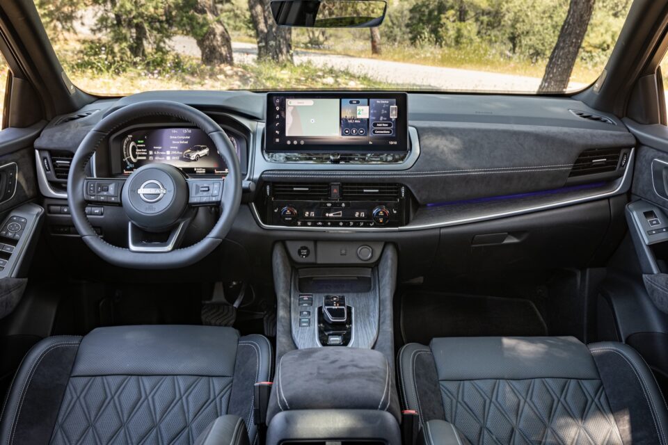 Διαφορετικοί κόσμοι: BYD Atto 3 EVO vs Nissan Qashqai e-Power vs Toyota C-HR PHEV-9
