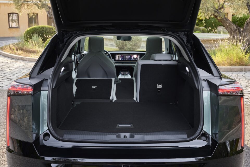DS N°7: Οδηγούμε το νέο premium SUV της DS-3