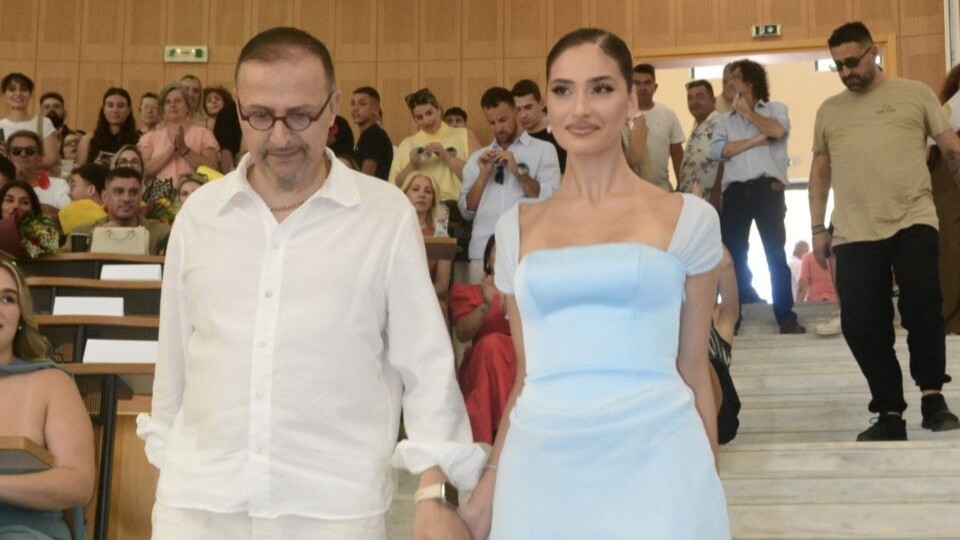 Από την ενορία στο αμφιθέατρο: Ο ιερέας που έγινε συμφοιτητής της κόρης του-1