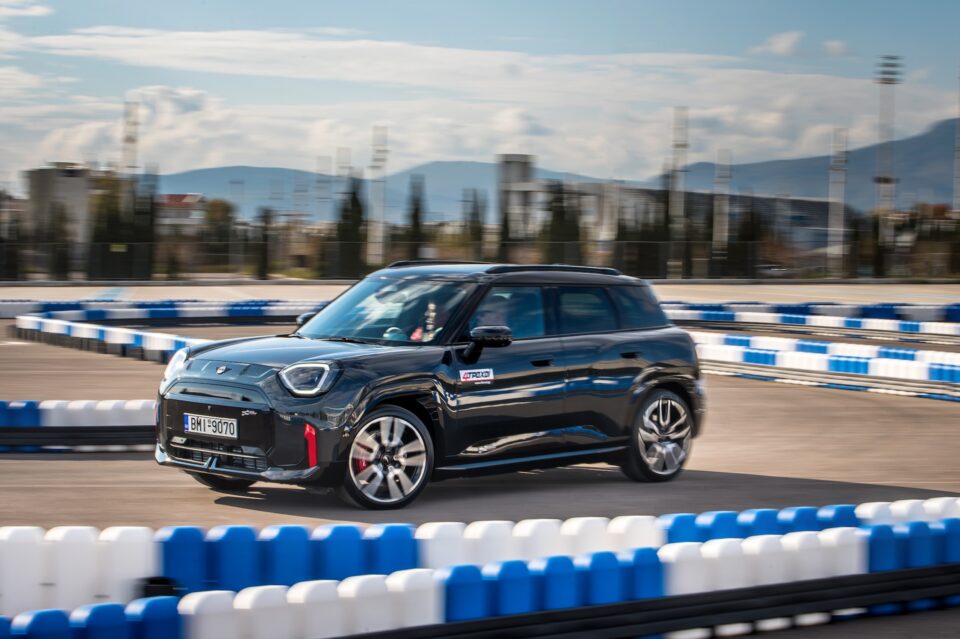 Με MINI JCW Aceman στη νέα πίστα ηλεκτρικών kart της Αθήνας-1