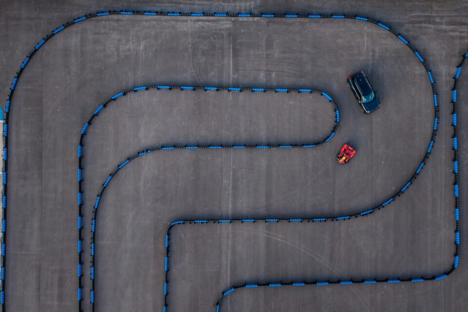 Με MINI JCW Aceman στη νέα πίστα ηλεκτρικών kart της Αθήνας-2