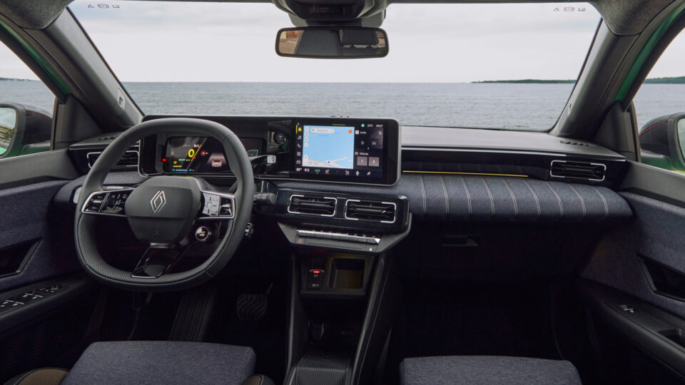Renault 5 ή BYD Dolphin Surf: Διαφορετική λογική-4