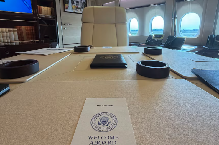 Air Force One: Εικόνες από το «ιπτάμενο παλάτι» του Ντόναλντ Τραμπ-4