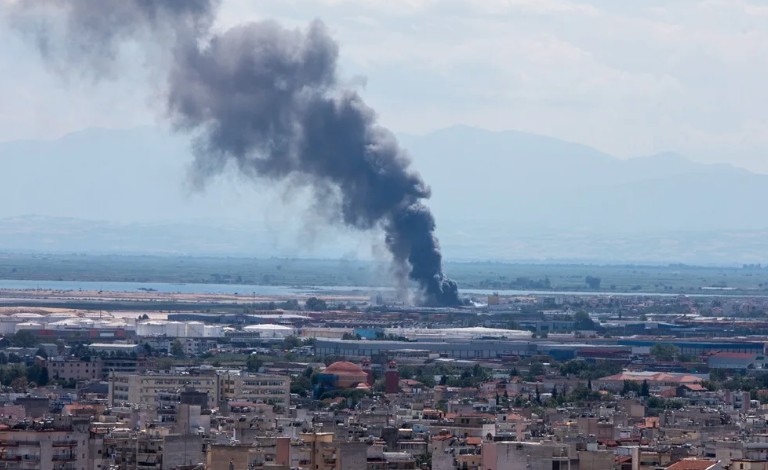 Μεγάλη φωτιά τώρα στο Καλοχώρι Θεσσαλονίκης – Καίγεται επιχείρηση, ήχησε το 112-2