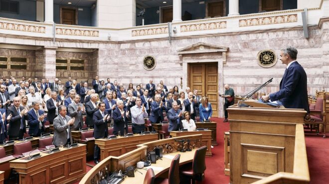 ν-δ-με-το-βλέμμα-στο-κρίσιμο-1-564356494