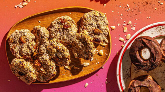 μπισκότα-cookies-με-βρώμη-μπανάνες-και-σταφί-564321577