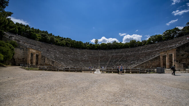 το-ένα-καρπούζι-στο-ταμείο-564339385