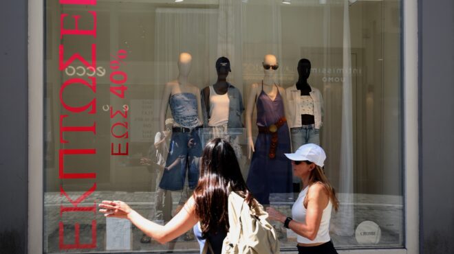 ξεκινούν-τη-δευτέρα-οι-θερινές-εκπτώσ-564337627