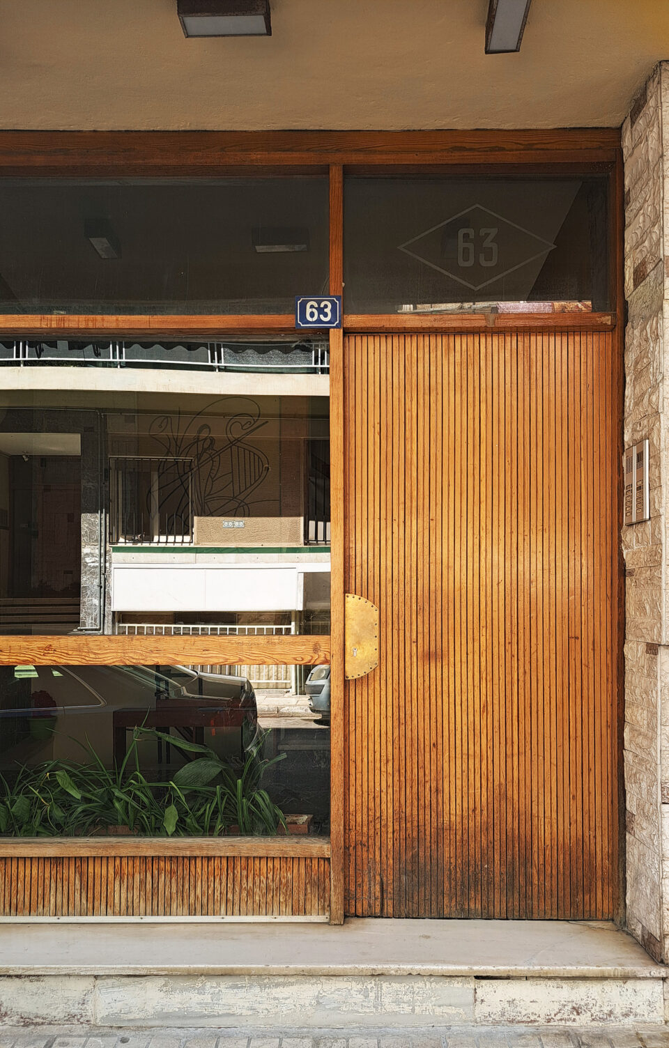 Πλατεία Αττικής – Σταθμός Λαρίσης: Περπατώντας στην οδό Αλκαμένους-2