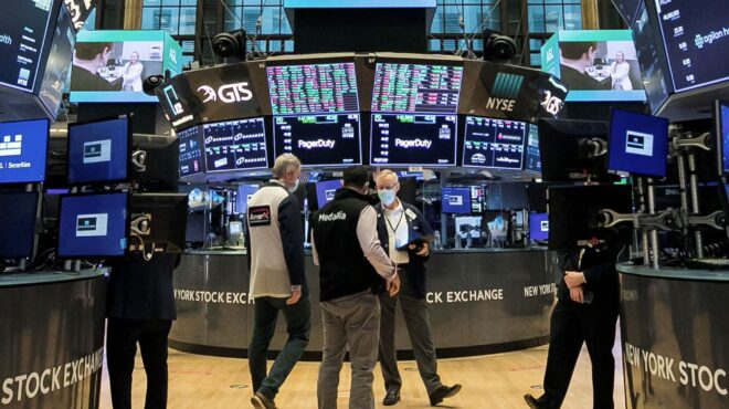 μπαράζ-επιχειρηματικών-deals-32-τρισ-δολαρί-564342277