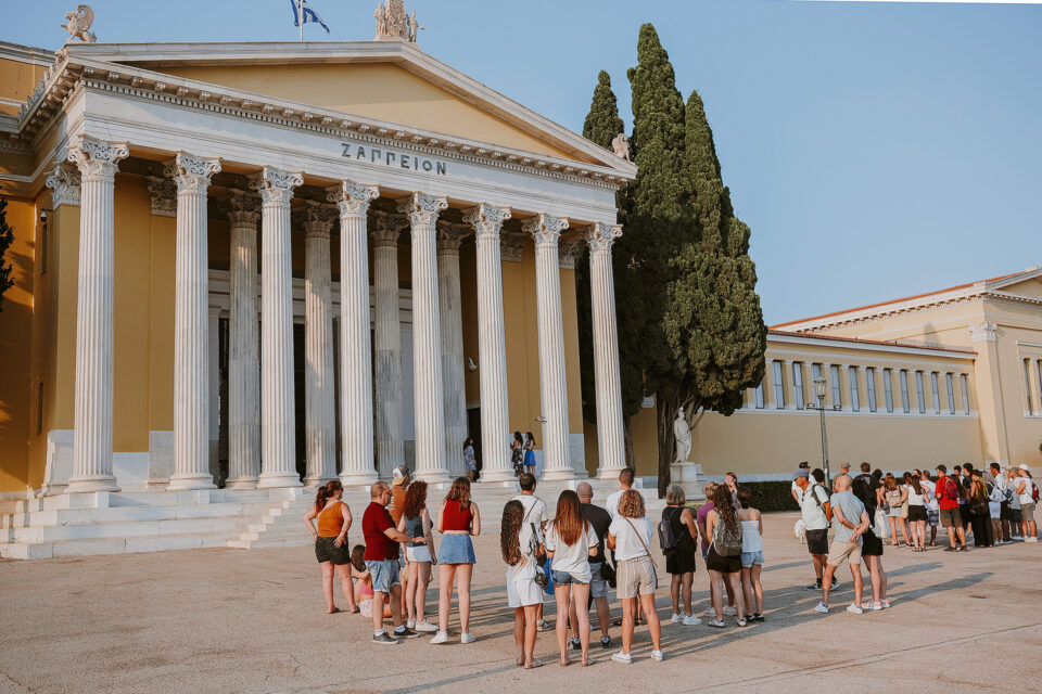 Οσα ακούν οι ξεναγοί-9