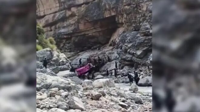 πακιστάν-40-νεκροί-από-πτώση-λεωφορείου-564323071