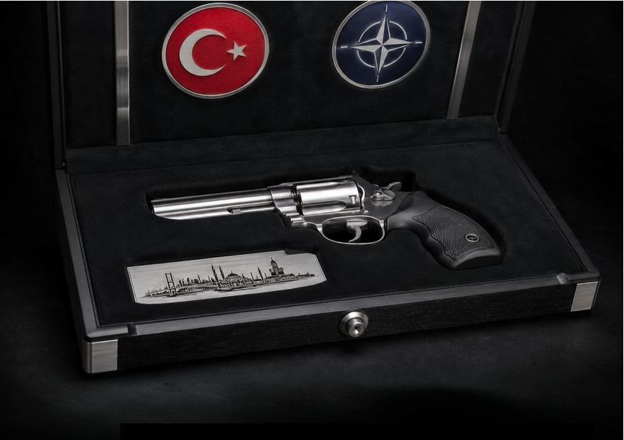 Οπλα με σφαίρες το δώρο του Ερντογάν στους ξένους ηγέτες-1