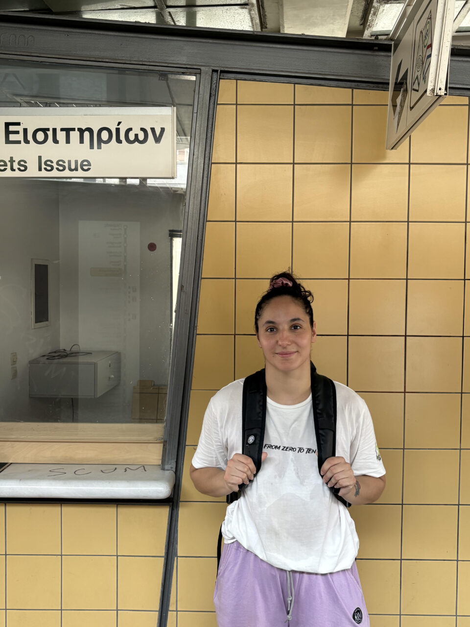 Βεντάλιες, πετσέτες και ηλεκτρολύτες: Τα «όπλα» των επιβατών στο μετρό απέναντι στον καύσωνα-1