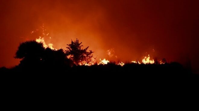 φωτιές-ολονύχτια-μάχη-σε-κρήτη-πάρο-α-564376036