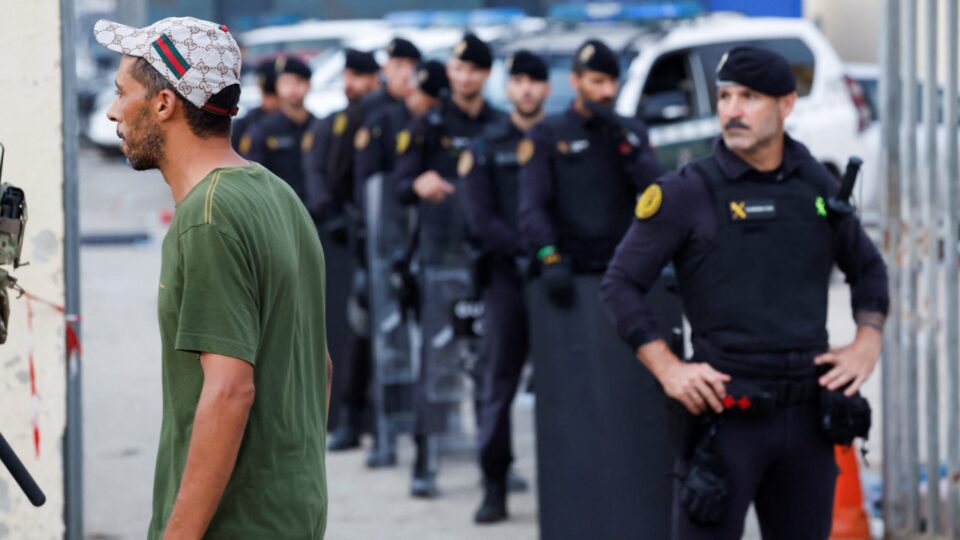 Πώς η Ισπανία αιφνιδιάστηκε από την κρίση στη Θέουτα – «Πέρασαν 50.000 άνθρωποι σε 25 ώρες»-3