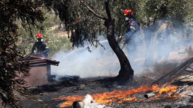 φωτιές-πορτοκαλί-συναγερμός-την-κυρι-564380089