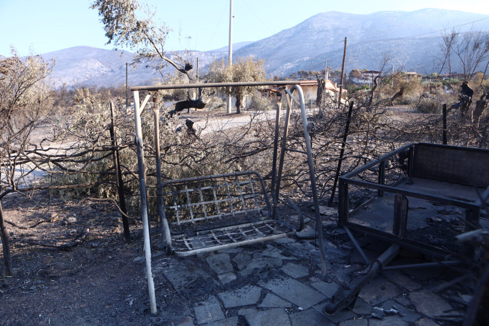 Πόρτο Γερμενό: Εικόνες καταστροφής μετά την πυρκαγιά – Οι κάτοικοι μετρούν πληγές-6