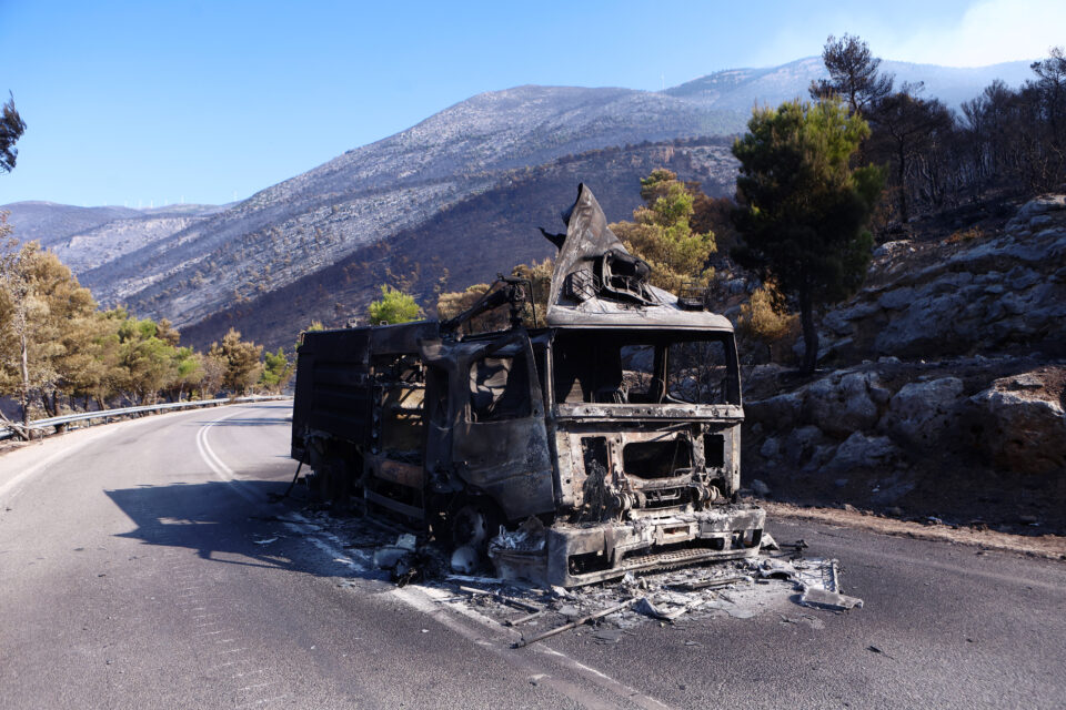 Πόρτο Γερμενό: Εικόνες καταστροφής μετά την πυρκαγιά – Οι κάτοικοι μετρούν πληγές-4